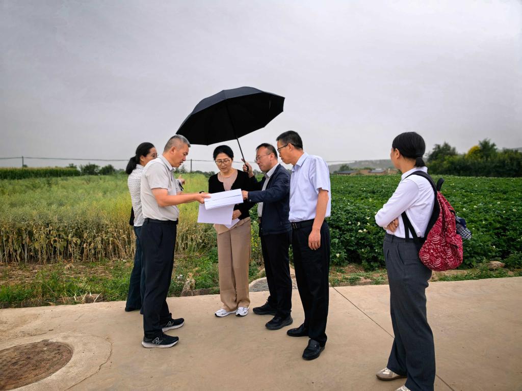 农业农村部科技发展中心张秀杰处长一行莅临我院调研指导植物新品种测试（兰州）分中心筹建工作
